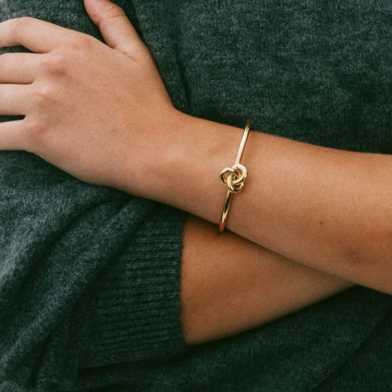 Armbånd Infinity Knot Gull