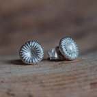 Örhängen Knappkorall silver