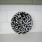 Bricka Virvla 38 cm svart/vit