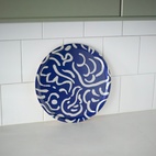 Bricka Virvla 38 cm rund blå/creme